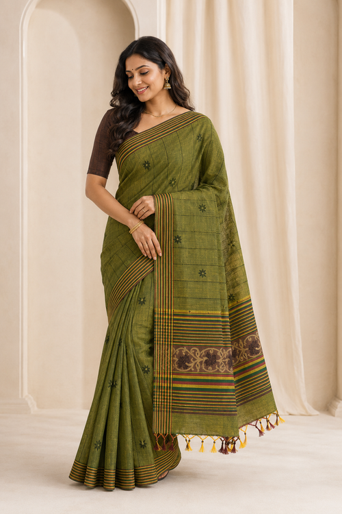 Model wearing the saree for SKU GWS3229