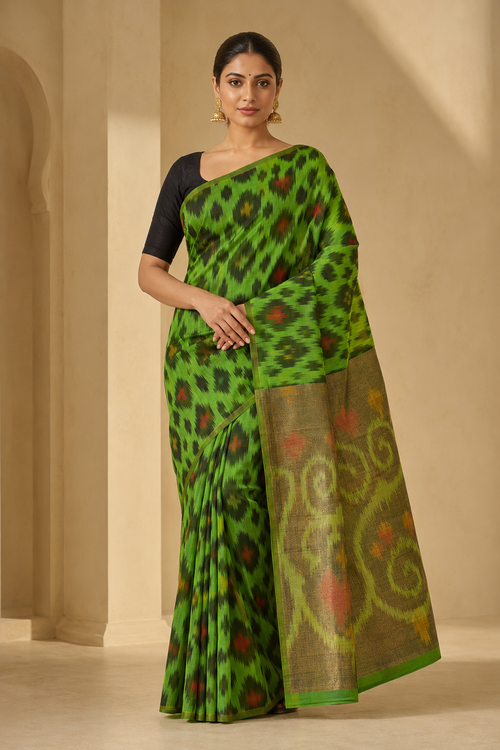 Model wearing the saree for SKU GWS33149