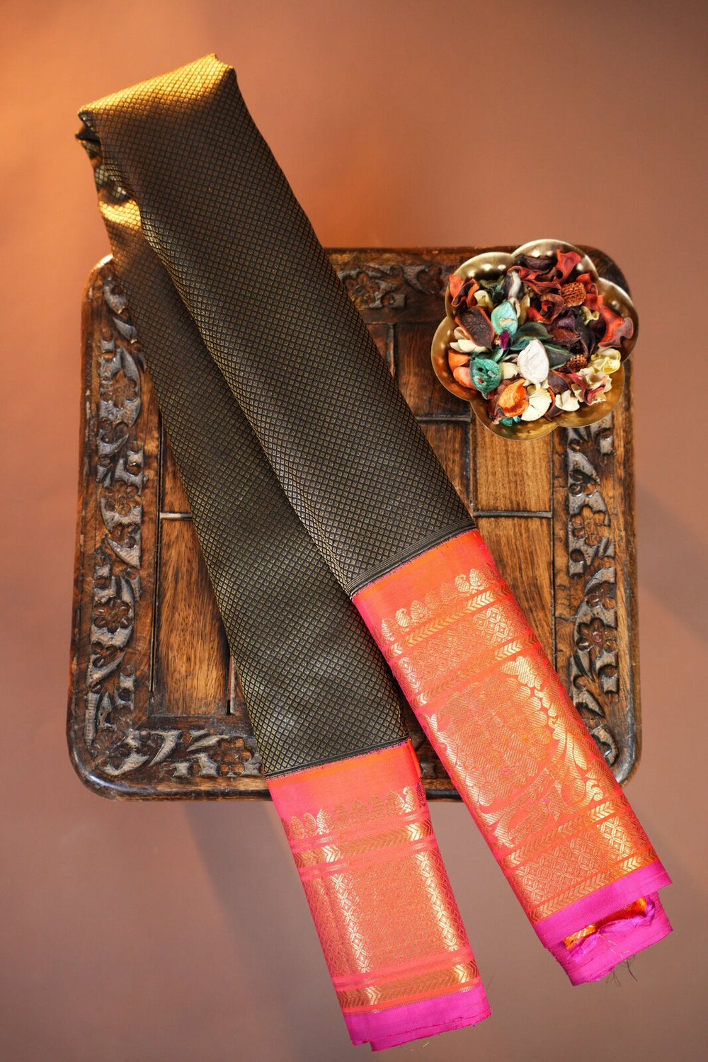 Brown & Red Handloom Saree – GWS35375