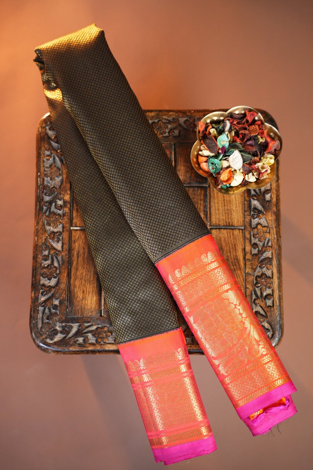 Brown & Red Handloom Saree – GWS35375
